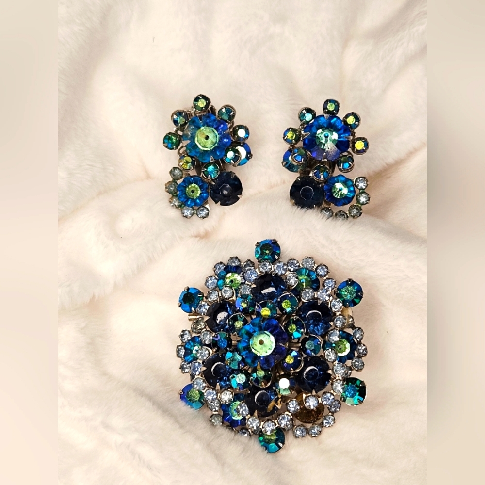 Vintage Beaujewels Set With Matching Pin and Clip On Earrings in Hues of Blue